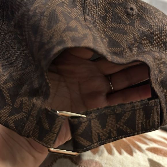 MK SIGNATURE LOGO BASEBALL Cap - Picture 7 of 7